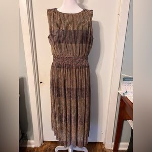 Danny & Nicole Gold Metalíc evening gown. Size 12 EUC. Worn once.